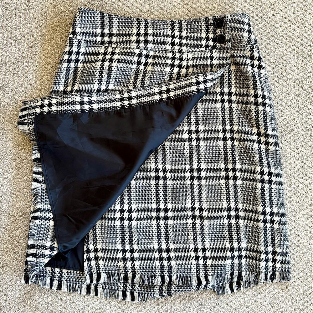 Isaac Mizrahi Sz 12 Black White Plaid Wrap Skirt Wool Blend Fringe Hem Business - Picture 2 of 9